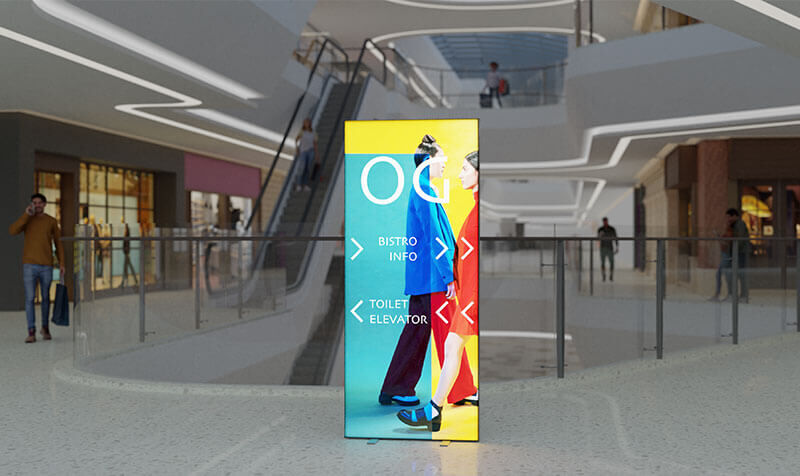 PIXLIP POP Lightbox mitten in einem Einkaufszentrum steht mit Textildruck, im Hintergrund spazieren Menschen