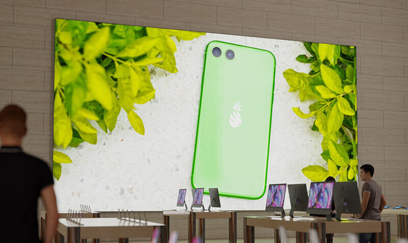 Apple Store mit Tischen auf den Apple Produkte sind und an Wand, Flatpanel befestigt mit Textildruck