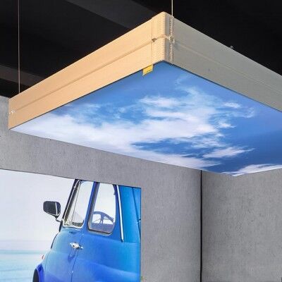 Pixlip Go Lightbox hängend an Decke mit Textildruck